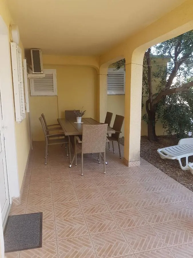 Apartman Ana Vir